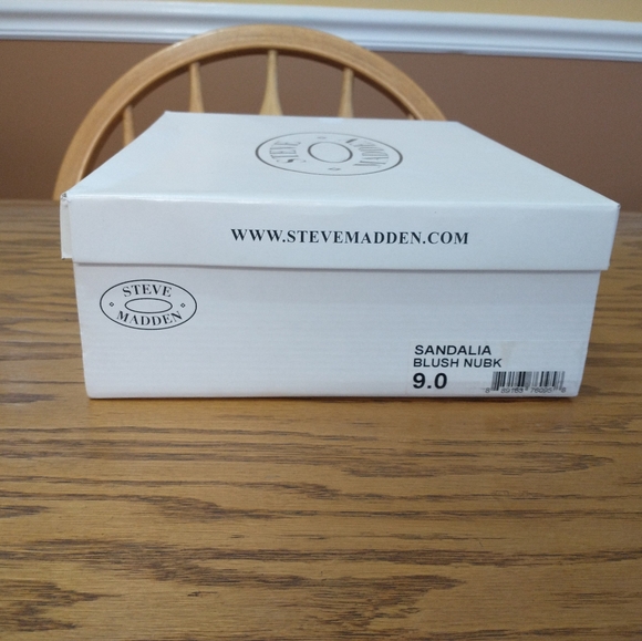 Steve Madden - Picture 2 of 7